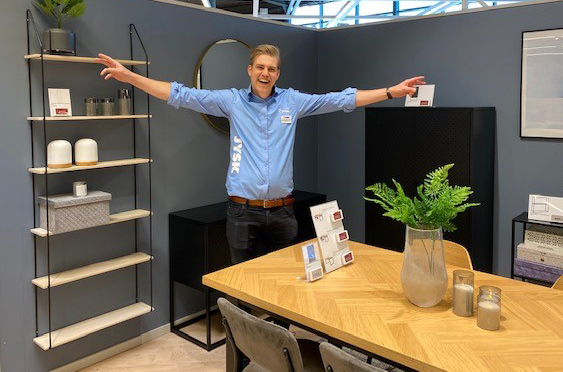 Store Manager Linus Östlund má z nové prodejny velikosti XL opravdu radost. 