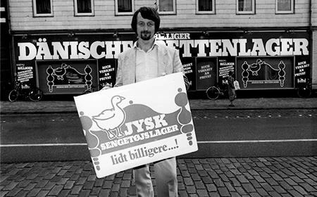 Lars Larsen vor dem ersten deutschen Store