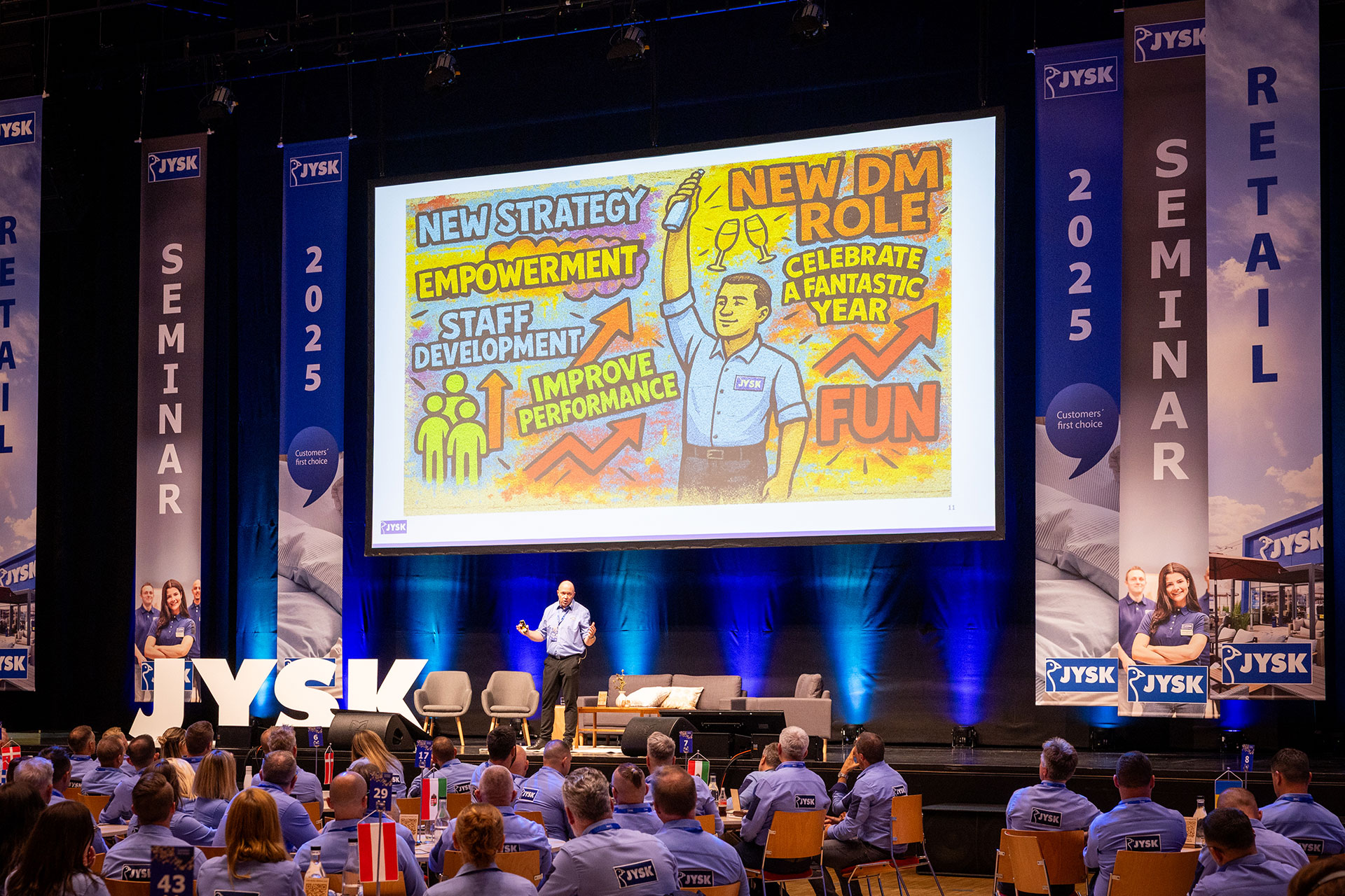 De vernieuwde functie van District Manager werd aangekondigd tijdens het Retail Seminar in Boedapest