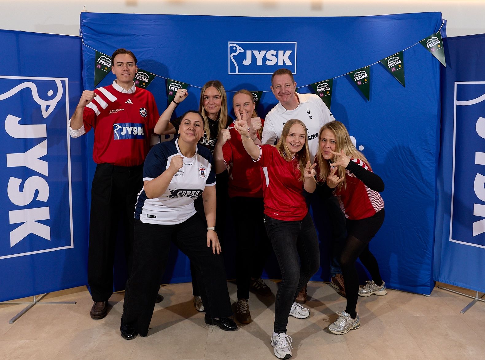 Kolleger på hovedkontoret i Aarhus støttede op til FobdolstrøjeFredag.