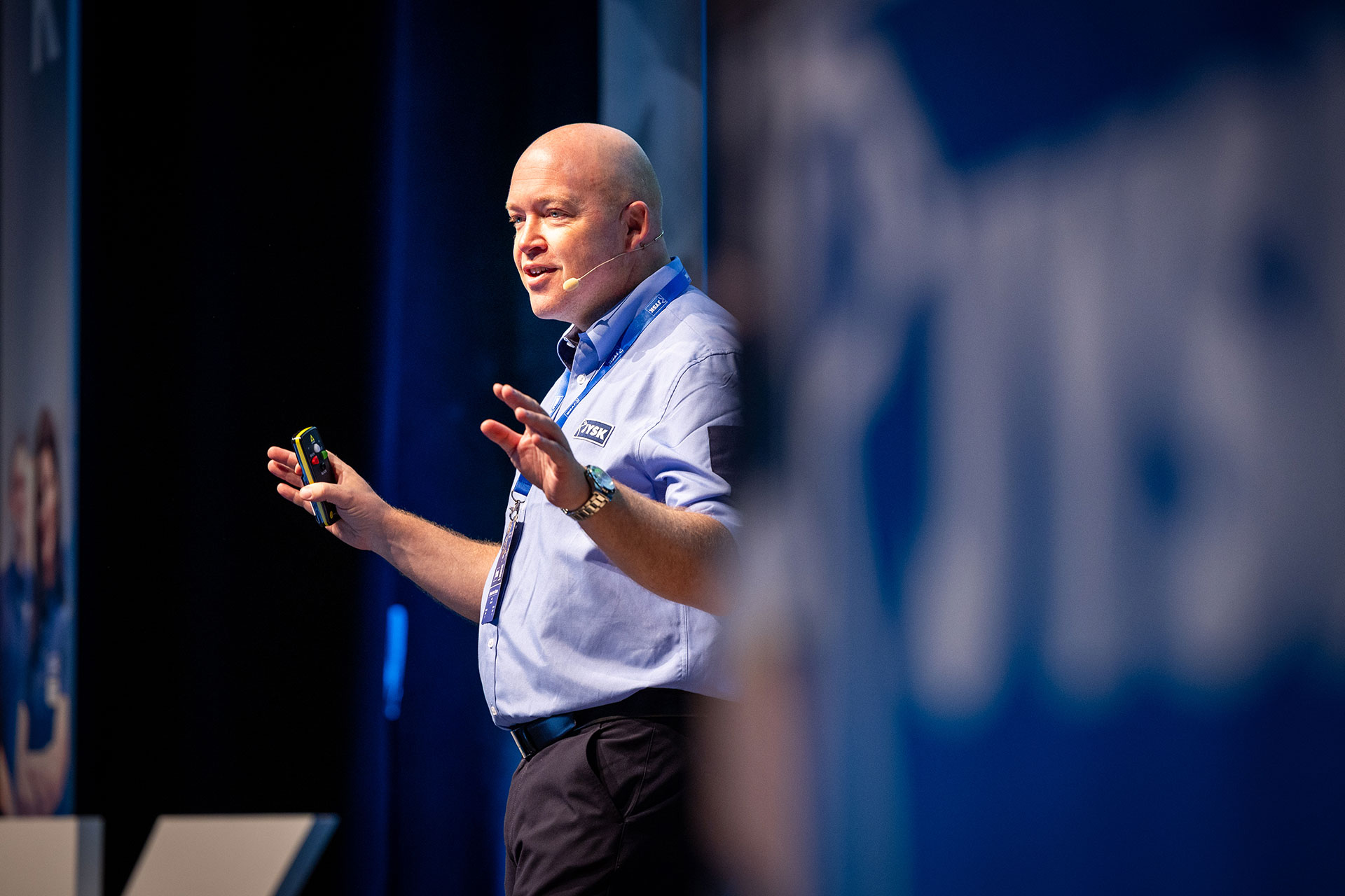 Michael Olesen op het podium van het Retail Seminar