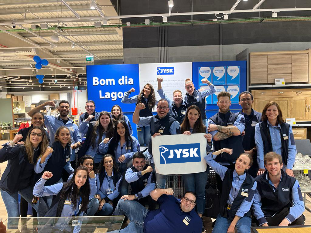 As equipas da JYSK celebram com entusiasmo