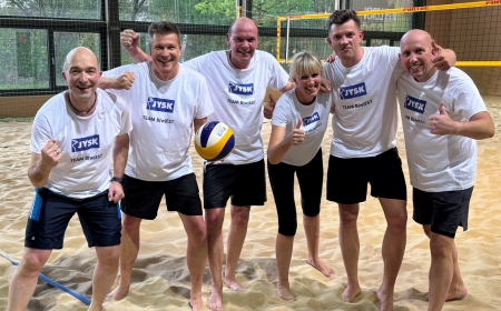 Lars-Kristian spolu se svými kolegy na zápase wallyballu. Lars-Kristian vlevo.