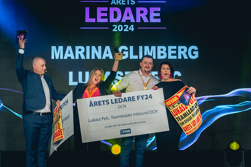 Årets ledare Marina och Luckaz jublar på scen.