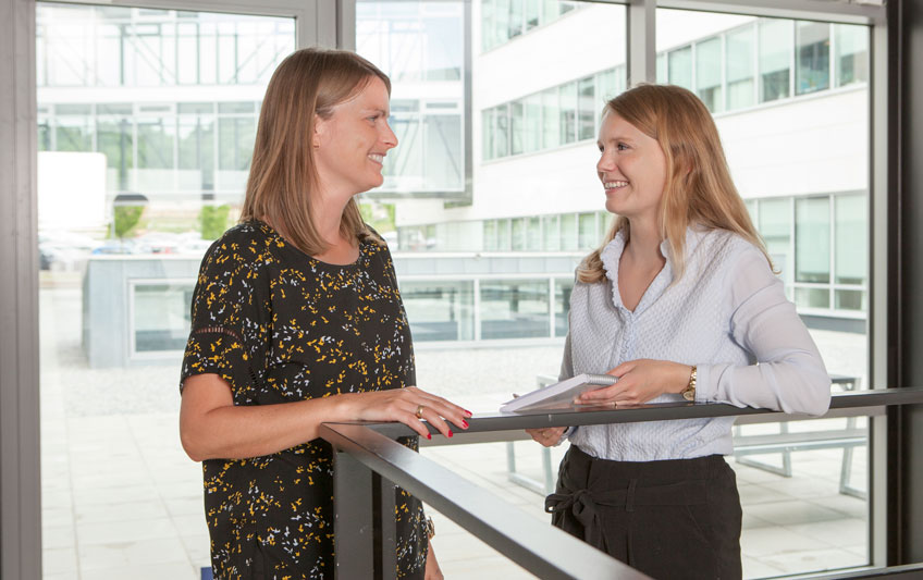 Hanne Bang Vorre, E-Business Director (αριστερά) και Sarah Melgaard Johansen, E-commerce Sales Manager.