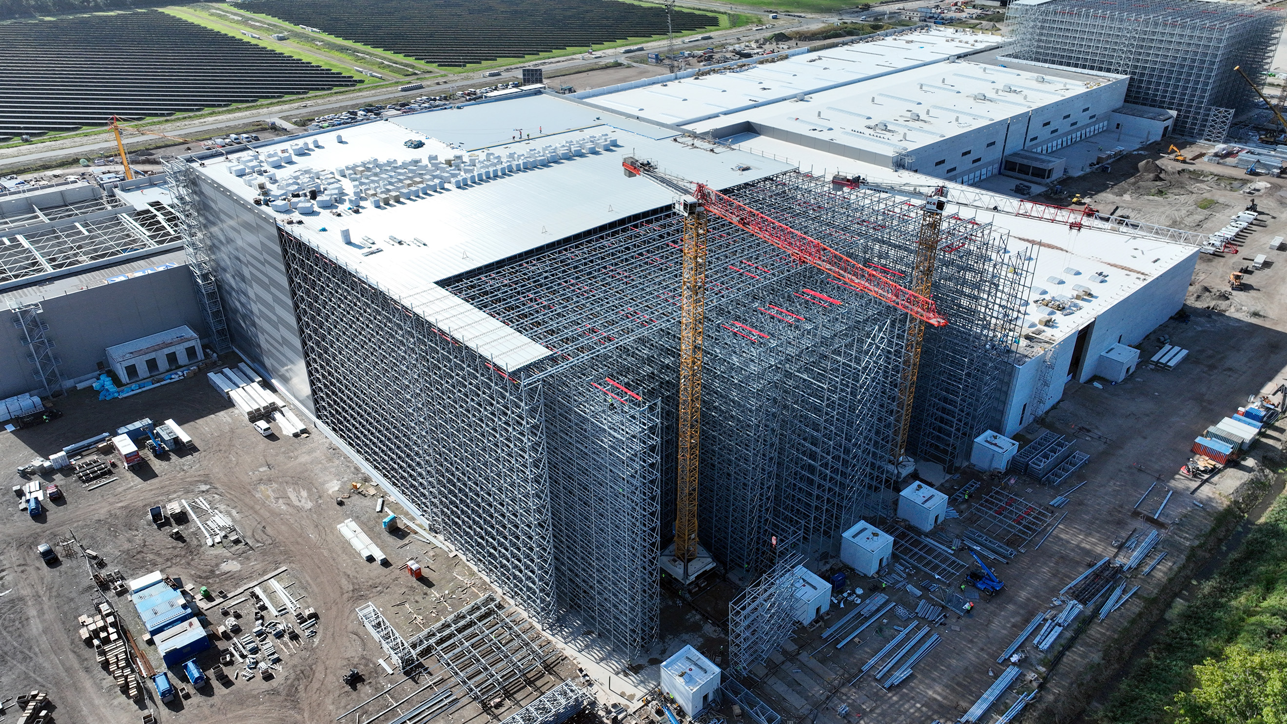 O Centro de Distribuição em Lelystad atingiu o seu ponto mais alto, 46 metros.
