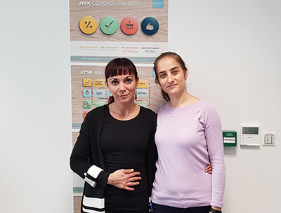 Ralitsa Yordanova, Development Manager JYSK Bulgaria, and Desislava Mariyanova Savova, Accountant JYSK Bulgaria, delivered the bed linen to the home in Pirdop. 