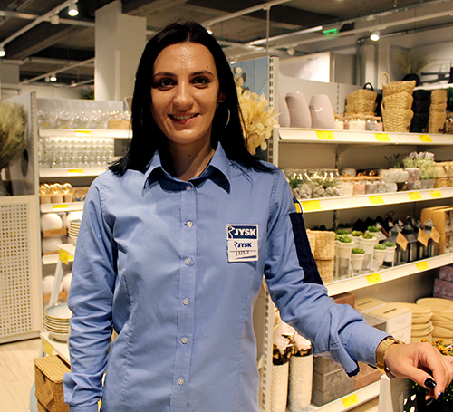 Luminita Diciu, vodja trgovine (Store Manager)
