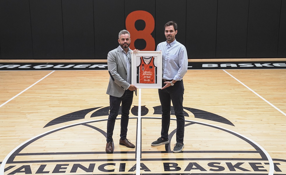 Carlos Haba firma el patrocinio con el Valencia Basket