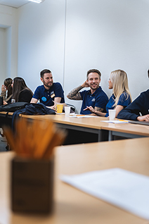 JYSK-medarbetare under ett programråd på Distra gymnasium