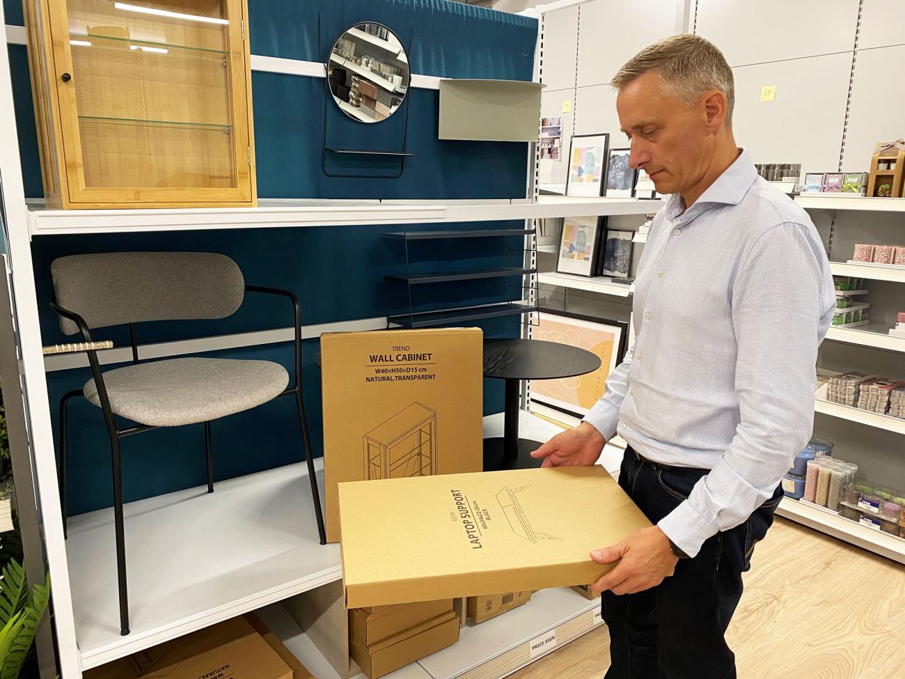 Lars Høgh Jensen, who is Packaging Development Specialist at JYSK, has taken the lead on the optimised packaging.