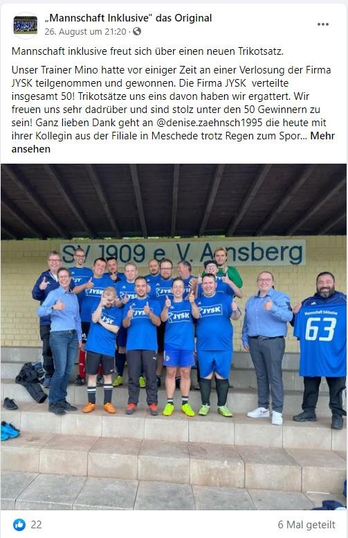 Das Fußballteam "Mannschaft Inklusive" aus Arnsberg bedankte sich auch über Facebook für die neuen Trikots, die von Denise und Sabine aus dem Store in Meschede überreicht wurden. 