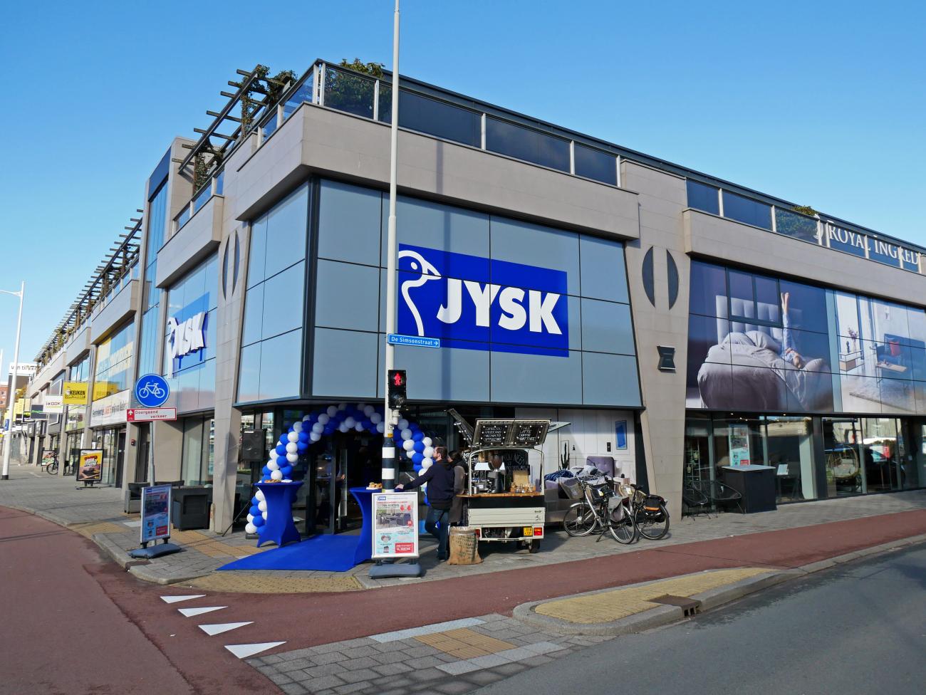 De winkel in Alkmaar van buiten