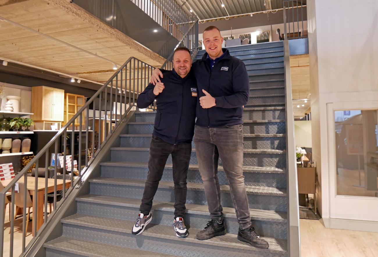 Store Manager Michel Homan en collega Hidde Muskee uit Hardenberg