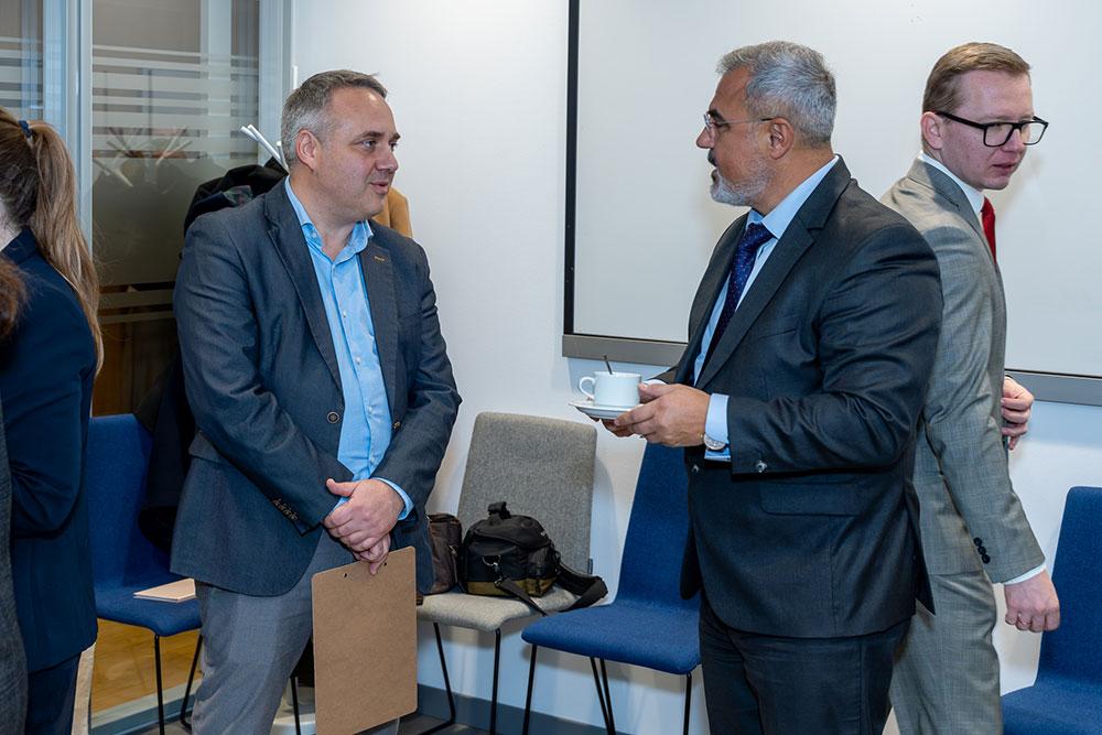 Ventsislav Chavdarov, Logistic Director JYSK DCB, și Lyuben Nanov, Ministrul Adjunct al Transporturilor și Comunicațiilor