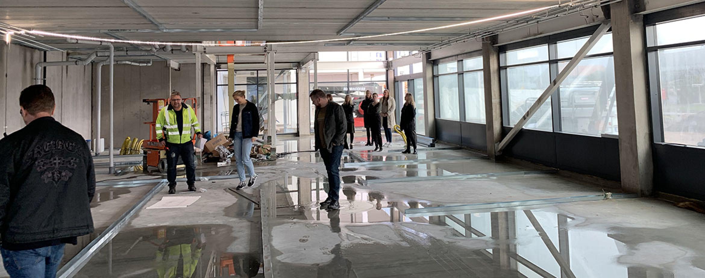 I oktober fick medarbetarna på JYSKs huvudkontor gå in i den nya byggnaden för första gången. 