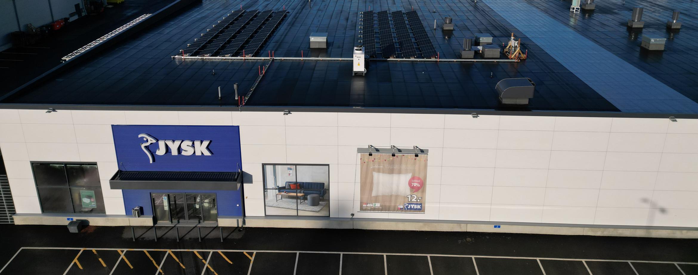 Klaukkalan myymälän katolle asennettiin aurinkovoimala lokakuussa 2023