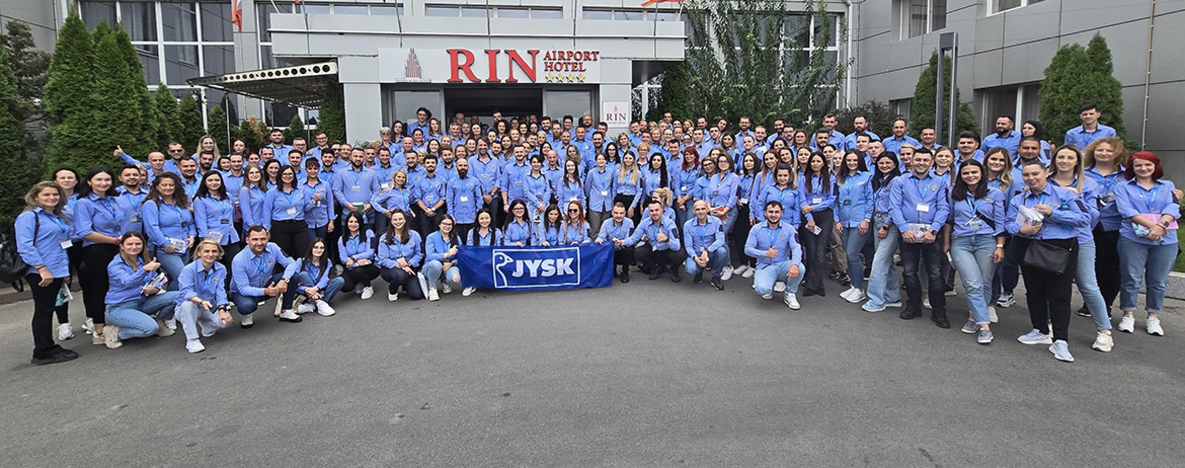 200 de colegi s-au întâlnit la Store Managers Meeting FY25