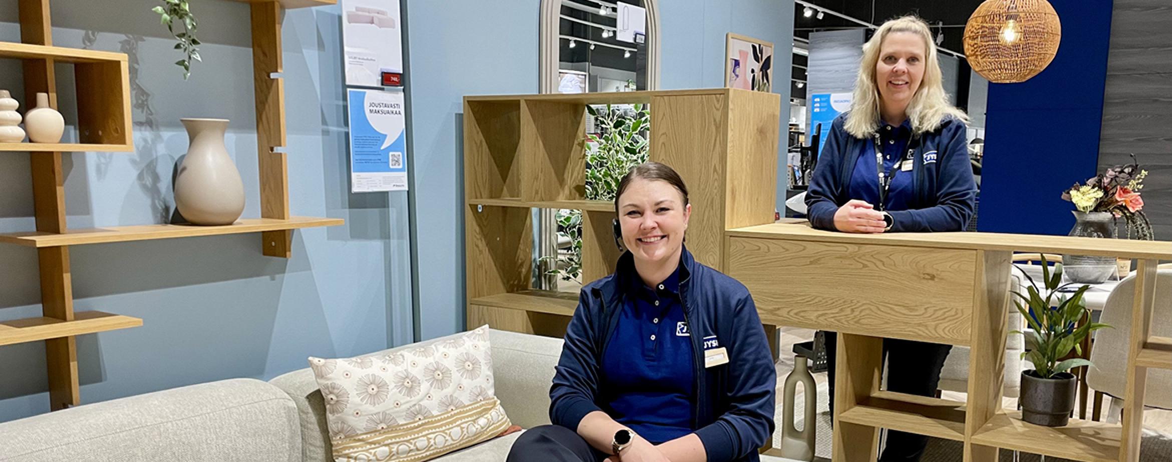 Myymäläpäällikkö Jasmin ja Myyjä Karoliina