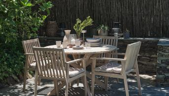 Garden furniture set made of wood