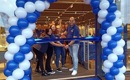 De opening van de winkel in Hoogezand