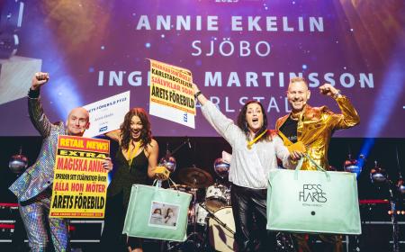 Årets förebilder Ingela Martinsson och Annie Ekelin tar emot pris på JYSK Awards. Foto: Joakim Thörne.